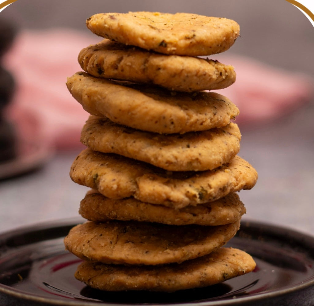 Achari Mathri (250 gms)